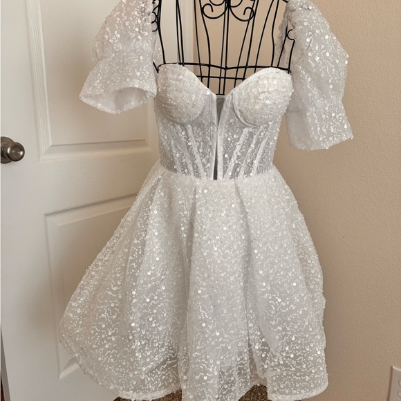 Amazon Dresses & Skirts - White dress with sparkles and beading